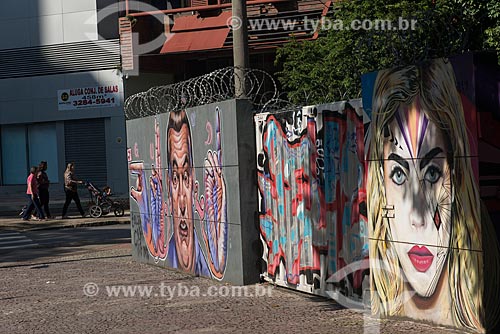  Muro com grafite na Savassi  - Belo Horizonte - Minas Gerais (MG) - Brasil