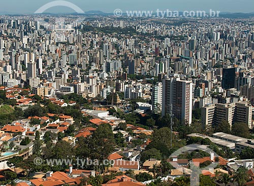  Vista geral do bairro de Mangabeiras a partir do mirante do Parque Municipal das Mangabeiras com prédios ao fundo  - Belo Horizonte - Minas Gerais (MG) - Brasil