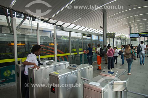  Passageiros na Estação MOVE Tamoios - Corredor MOVE Área Central  - Belo Horizonte - Minas Gerais (MG) - Brasil