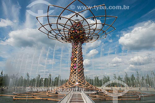  Árvore da vida - símbolo da exposição com 37 metros e feita de madeira e ferro - EXPO 2015 - tema: alimentar o planeta, energia para a vida  - Milão - Província de Milão - Itália
