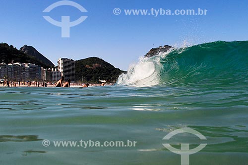  Vista do mar da Praia do Leme com o Pão de Açúcar ao fundo  - Rio de Janeiro - Rio de Janeiro (RJ) - Brasil