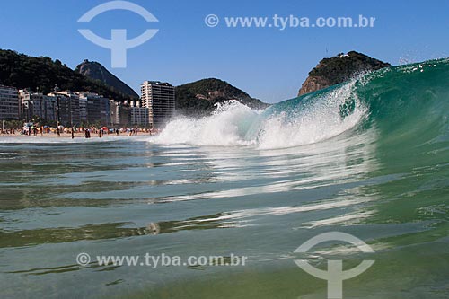  Vista do mar da Praia do Leme com o Pão de Açúcar e a Área de Proteção Ambiental do Morro do Leme ao fundo  - Rio de Janeiro - Rio de Janeiro (RJ) - Brasil