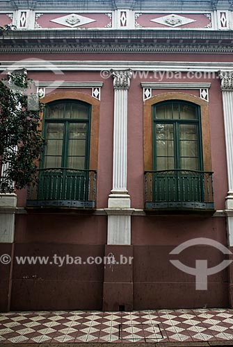  Detalhe da fachada do Solar dos Câmara (1818) - hoje administrado pela Assembléia Legislativa do Estado do Rio Grande do Sul  - Porto Alegre - Rio Grande do Sul (RS) - Brasil