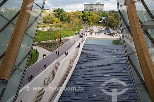  Lago artificial no interior da Fundação Louis Vuitton (2014)  - Paris - Paris - França