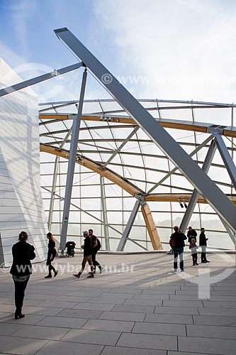  Turistas no interior da Fundação Louis Vuitton (2014)  - Paris - Paris - França