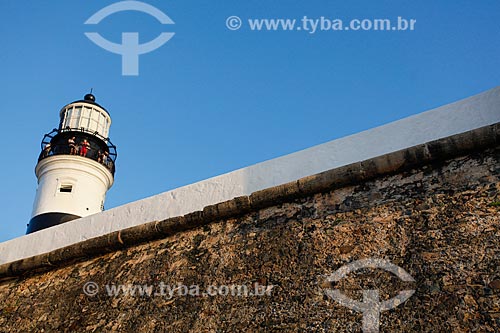  Turistas no Forte de Santo Antônio da Barra (1702) para observar o pôr do sol  - Salvador - Bahia (BA) - Brasil