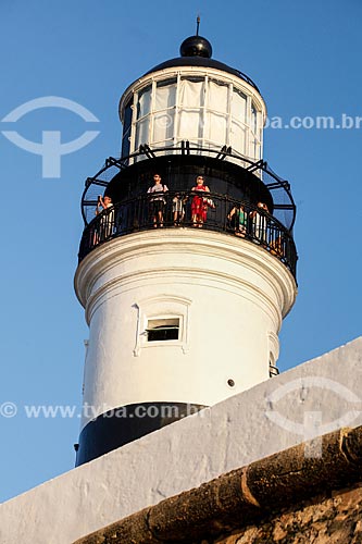  Turistas no Forte de Santo Antônio da Barra (1702) para observar o pôr do sol  - Salvador - Bahia (BA) - Brasil