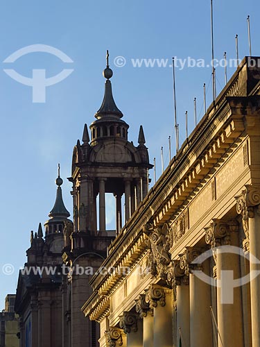  Detalhe da fachada do Palácio Piratini (1921) - sede do Governo do Estado - com o Catedral Metropolitana de Porto Alegre ao fundo  - Porto Alegre - Rio Grande do Sul (RS) - Brasil