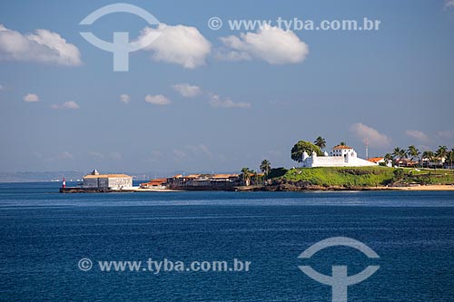  Vista da Ponta do Humaitá - Farol Monte Serrat (1935), Igreja de Nossa Senhora do Monte Serrat (Séc. XVI) e Forte do Monte Serrat (1742)  - Salvador - Bahia (BA) - Brasil