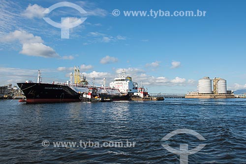  Navio gaseiro atracado na Ilha Redonda para operação de carga e descarga - Terminal Aquaviário Baía de Guanabara (TABG)  - Rio de Janeiro - Rio de Janeiro (RJ) - Brasil