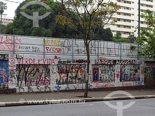  Grafites em muro do Parque Augusta  - São Paulo - São Paulo (SP) - Brasil