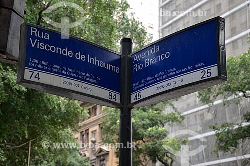  Detalhe de placa na esquina da Rua Visconde de Inhauma com a Avenida Rio Branco  - Rio de Janeiro - Rio de Janeiro (RJ) - Brasil