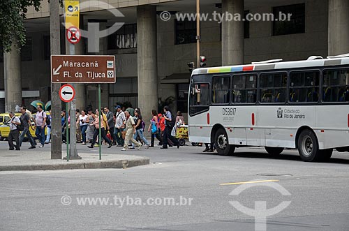  Pedestres atravessando a Avenida Presidente Vargas  - Rio de Janeiro - Rio de Janeiro (RJ) - Brasil