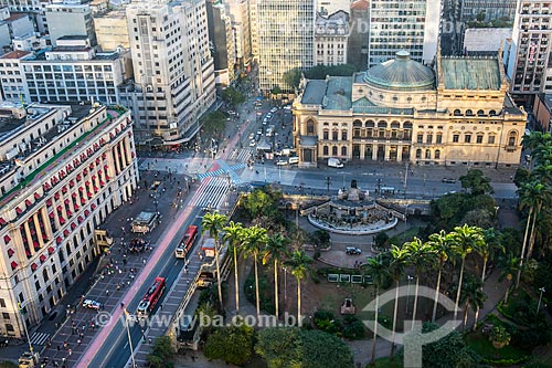  Vista de cima da Praça Ramos de Azevedo, Viaduto do Chá - à esquerda - e o Theatro Municipal de São Paulo (1911)  - São Paulo - São Paulo (SP) - Brasil