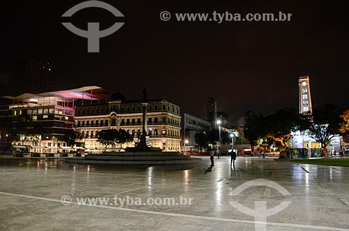  Praça Mauá com o Museu de Arte do Rio (MAR), Monumento à Visconde de Mauá e o Píer Mauá (1949) ao fundo  - Rio de Janeiro - Rio de Janeiro (RJ) - Brasil