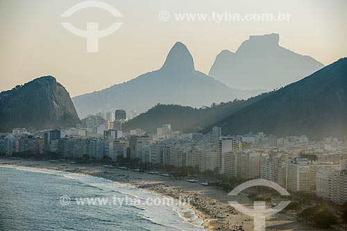  Vista da Praia do Leme e da Praia de Copacabana a partir do Forte Duque de Caxias com o Morro Dois Irmãos e a Pedra da Gávea ao fundo  - Rio de Janeiro - Rio de Janeiro (RJ) - Brasil
