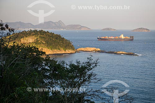  Vista de navio cargueiro e da Ilha de Cotunduba a partir do Forte Duque de Caxias - também conhecido como Forte do Leme  - Rio de Janeiro - Rio de Janeiro (RJ) - Brasil