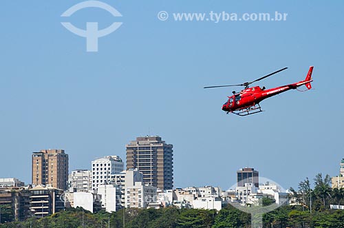  Helicóptero do Corpo de Bombeiros sobrevoando a Lagoa Rodrigo de Freitas  - Rio de Janeiro - Rio de Janeiro (RJ) - Brasil