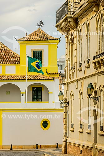  Bandeira brasileira hasteada no Consulado do Brasil em Portugal  - Concelho de Faro - Distrito de Faro - Portugal