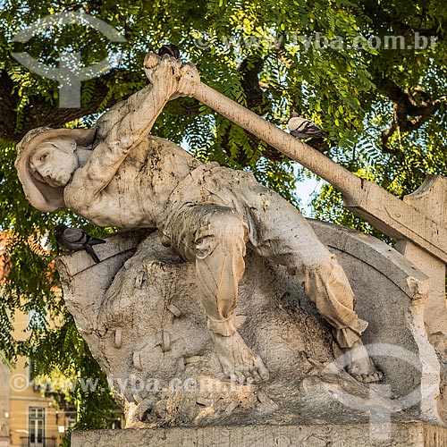  Escultura Ao Leme (1915) no Jardim Roque Garneiro  - Lisboa - Distrito de Lisboa - Portugal