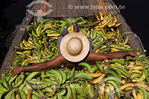  Transporte de banana no Rio Negro  - Manaus - Amazonas (AM) - Brasil