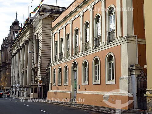  Fachada da Casa da Junta (1790) - também conhecida como a antiga Assembléia Legislativa - com o Palácio Piratini (1921) - sede do Governo do Estado  - Porto Alegre - Rio Grande do Sul (RS) - Brasil