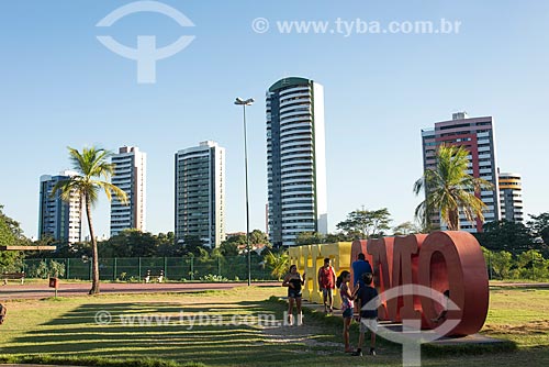 Letreiro com os dizeres: The Amo, no Parque Potycabana com prédios ao fundo  - Teresina - Piauí (PI) - Brasil