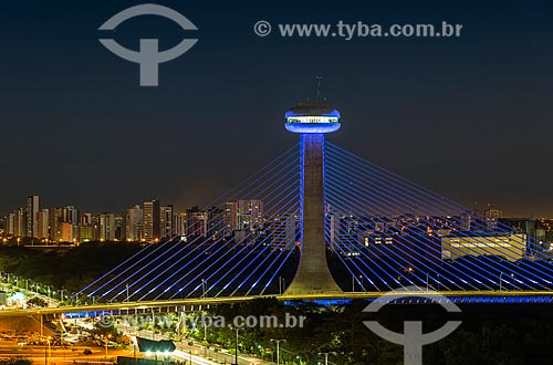  Vista geral da Ponte Estaiada João Isidoro França (2010) durante à noite  - Teresina - Piauí (PI) - Brasil