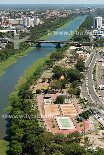 Foto aérea do Parque Potycabana próximo à Ponte Juscelino Kubitschek (1957) - também conhecida como Ponte da Frei Serafim  - Teresina - Piauí (PI) - Brasil