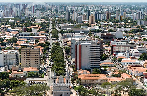  Foto aérea da Igreja de São Benedito (1886) com a Avenida Frei Serafim ao fundo  - Teresina - Piauí (PI) - Brasil