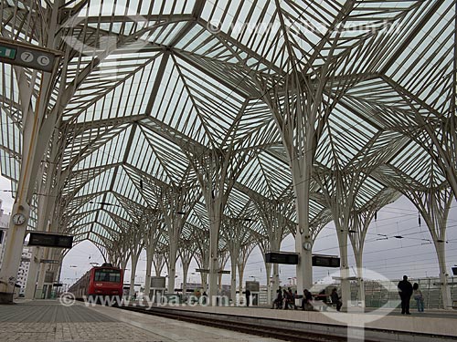  Metrô na Gare do Oriente - estação ferroviária e rodoviária na cidade de Lisboa  - Lisboa - Distrito de Lisboa - Portugal