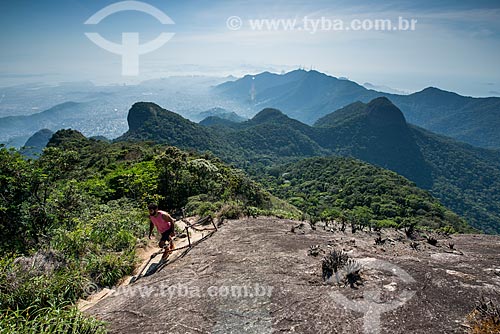  Homem na escada de acesso ao Pico da Tijuca  - Rio de Janeiro - Rio de Janeiro (RJ) - Brasil