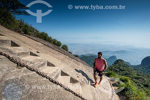  Homem na escada de acesso ao Pico da Tijuca  - Rio de Janeiro - Rio de Janeiro (RJ) - Brasil