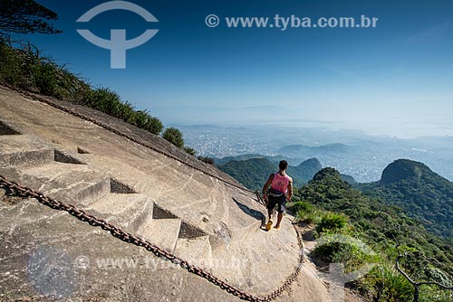  Homem na escada de acesso ao Pico da Tijuca  - Rio de Janeiro - Rio de Janeiro (RJ) - Brasil