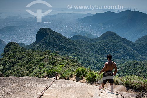  Homem na escada de acesso ao Pico da Tijuca  - Rio de Janeiro - Rio de Janeiro (RJ) - Brasil