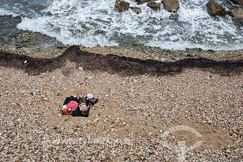  Casal na praia - orla da Ilha Ortígia  - Siracusa - Província de Siracusa - Itália