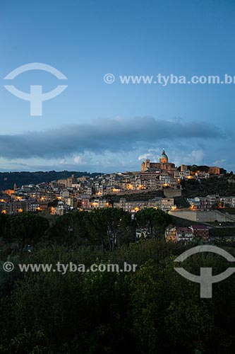  Vista geral da cidade de Piazza Armerina durante o anoitecer  - Piazza Armerina - Província de Enna - Itália