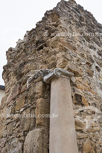 Detalhe de coluna da Ordem jônica na entrada da Villa Romana del Casale - antiga palácio construído no século IV  - Piazza Armerina - Província de Enna - Itália