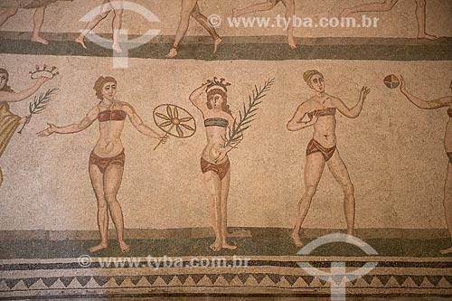  Detalhe de mosaico conhecido como Donzelas em Biquini na Villa Romana del Casale - antiga palácio construído no século IV  - Piazza Armerina - Província de Enna - Itália