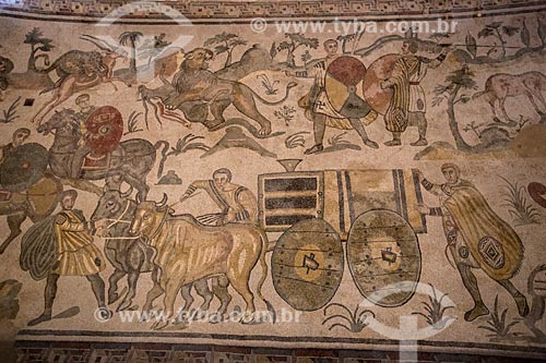  Detalhe de mosaico conhecido como a Grande Caçada na Villa Romana del Casale - antiga palácio construído no século IV  - Piazza Armerina - Província de Enna - Itália