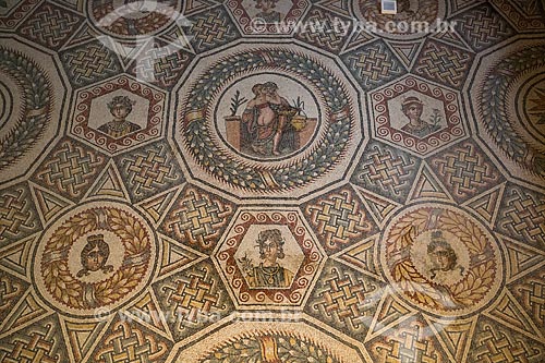  Detalhe de mosaico do cubículo de Eros e Psiquê na Villa Romana del Casale - antiga palácio construído no século IV  - Piazza Armerina - Província de Enna - Itália
