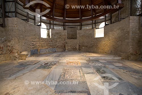  Interior da Basílica na Villa Romana del Casale - antiga palácio construído no século IV  - Piazza Armerina - Província de Enna - Itália