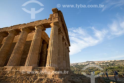  Vista do Templo de Concórdia no Valle dei Templi (Vale dos Templos) - antiga cidade grega de Akragas  - Agrigento - Província de Agrigento - Itália