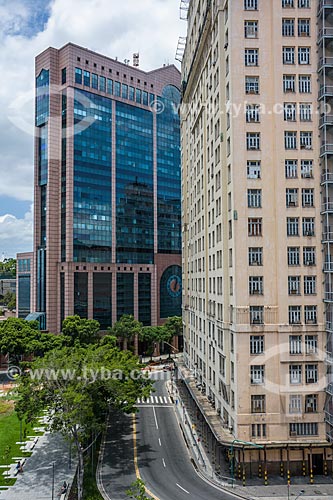  Vista do Edifício Joseph Gire (1929) - também conhecido como Edifício A Noite - à direita - e o Centro Empresarial RB1 ao fundo  - Rio de Janeiro - Rio de Janeiro (RJ) - Brasil