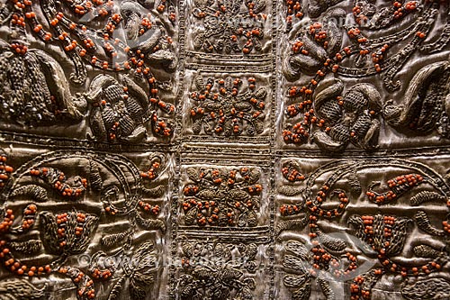  Detalhe de manufatura siciliana para cobrir livro litúrgico - Bíblia - do Arcebispo Giovanni Roano na Duomo di Monreale (Catedral de Monreale)  - Monreale - Província de Palermo - Itália