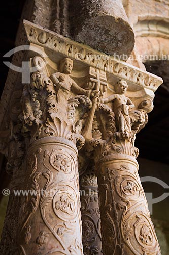  Detalhe de coluna no cláustro da Duomo di Monreale (Catedral de Monreale)  - Monreale - Província de Palermo - Itália