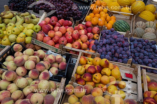  Frutas à venda em feira livre na cidade de Cefalù  - Cefalù - Província de Palermo - Itália