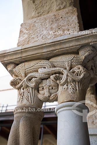  Detalhe de capitel no cláustro da Duomo di Cefalù (Catedral de Cefalù) - século XII  - Cefalù - Província de Palermo - Itália
