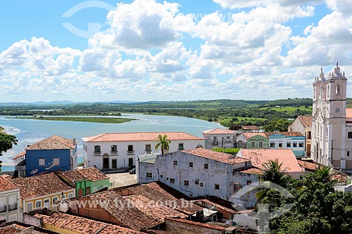  Vista de cima da Igreja de Nossa Senhora da Corrente (1790) - à direita - e casarios com o Rio São Francisco ao fundo  - Penedo - Alagoas (AL) - Brasil
