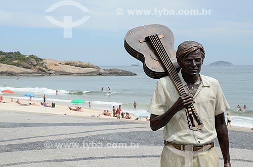  Estátua do maestro Tom Jobim no calçadão da Praia do Arpoador  - Rio de Janeiro - Rio de Janeiro (RJ) - Brasil
